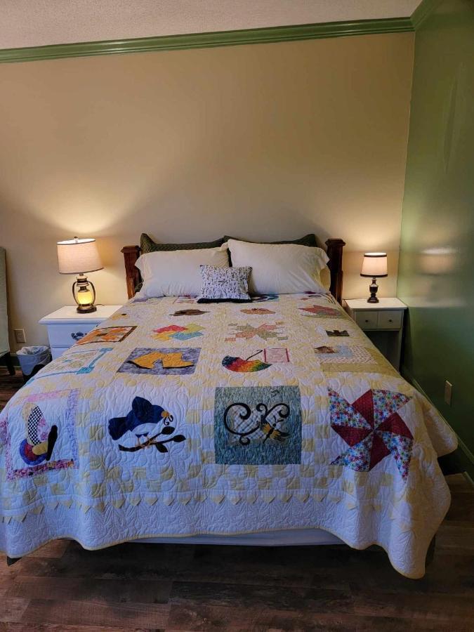 Moonlight Manor Bed & Breakfast Floyd Exteriér fotografie